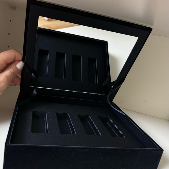 DIOR MAKEUP CASE! Limited Edition - Picture 3 of 4